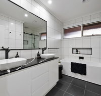 Lakeside Landing - Waterfront - Kawana Tourism