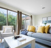 Spacious Lovely Home In Point Cook - Kawana Tourism