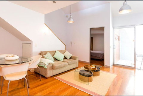 Urban Paradise Minutes From The Markets - Kawana Tourism 5