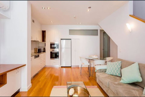 Urban Paradise Minutes From The Markets - Kawana Tourism 6