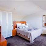 Urban Paradise Minutes From The Markets - Kawana Tourism 1