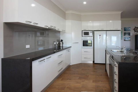Waterfront On Osprey - Kawana Tourism 1