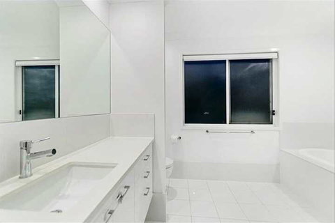 THE BEACH OASIS At 360 - Kawana Tourism 1