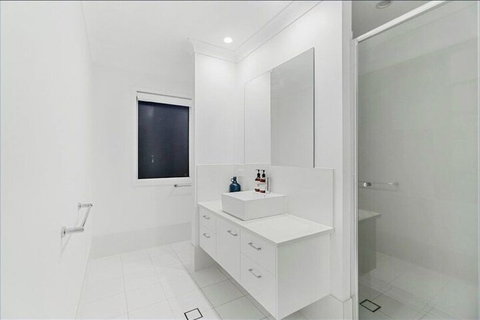 THE BEACH OASIS At 360 - Kawana Tourism 4