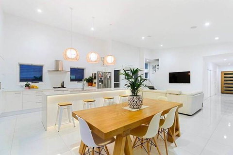 THE BEACH OASIS At 360 - Kawana Tourism 3