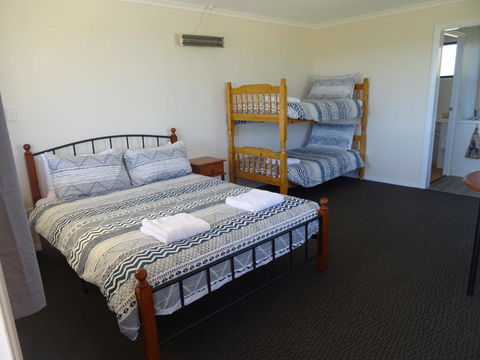 Redgate B & B - Kawana Tourism 5