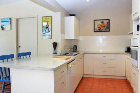 BEACHSIDE VILLA 2 - Kawana Tourism 2