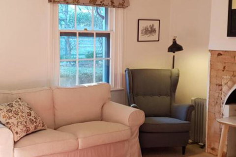 Redruth 2 Bedroom Cottage Situated In Wandiligong - Kawana Tourism 2