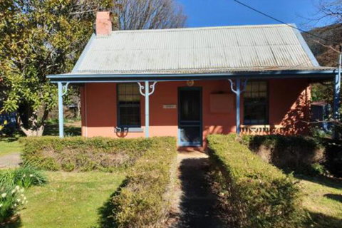 Redruth 2 Bedroom Cottage Situated In Wandiligong - Kawana Tourism 0
