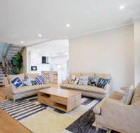 Lux Style 4BR Townhouseashwood - Kawana Tourism