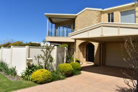 VIEWS FOREVER INVERLOCH - Kawana Tourism 0