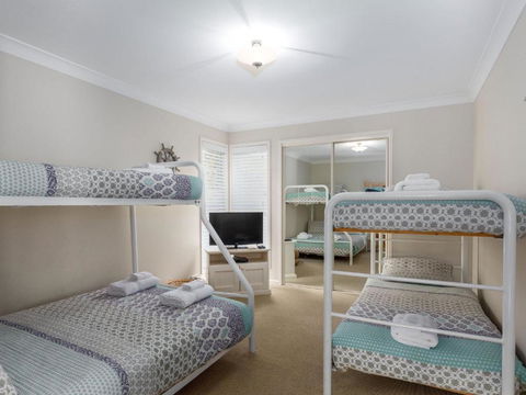 Akarana Beach House :: Jervis Bay Rentals - Kawana Tourism 2