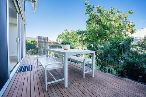 Santorini On Seaview Beachside Living Sauna Wifi - Kawana Tourism 3