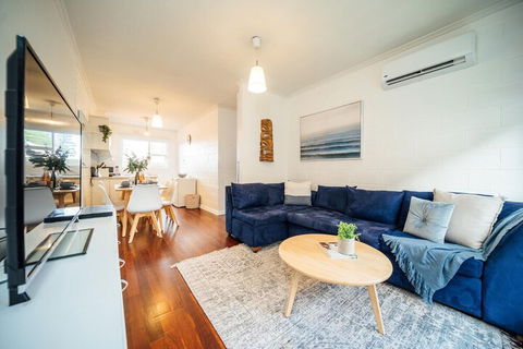 Urban Beach Shack Metres From The Beach & Cafes - Kawana Tourism 4