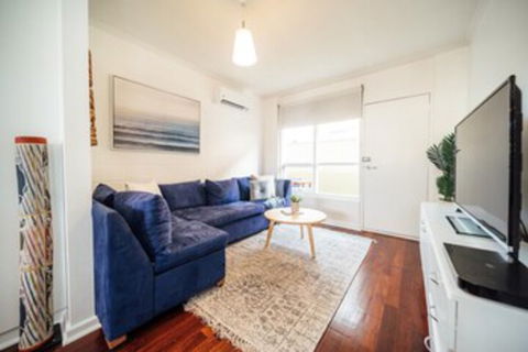 Urban Beach Shack Metres From The Beach & Cafes - Kawana Tourism 0