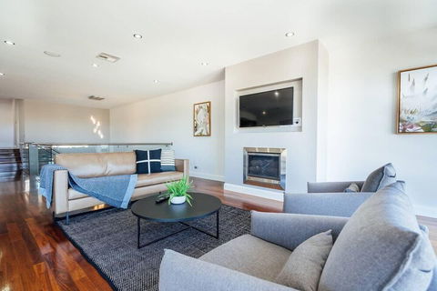 The Grand Oasis Pool Wifi Mins From Beach - Kawana Tourism 5