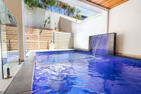 The Grand Oasis Pool Wifi Mins From Beach - Kawana Tourism 2