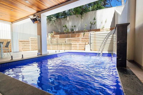 The Grand Oasis Pool Wifi Mins From Beach - Kawana Tourism 4