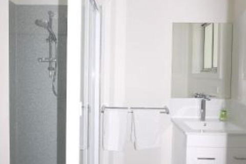 Umtali Beach House - Kawana Tourism 5