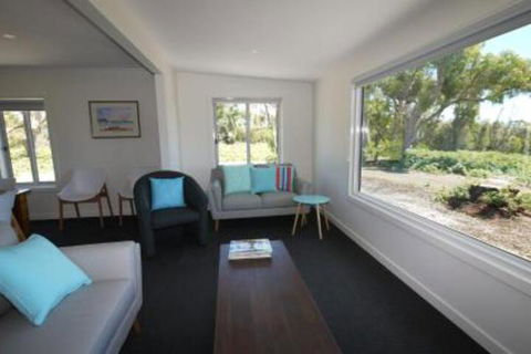 Umtali Beach House - Kawana Tourism 6