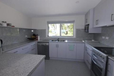 Umtali Beach House - Kawana Tourism 0