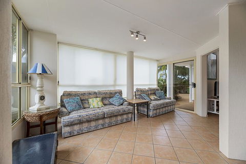 Fabulous Pet Friendly Family Home - 3 Carribean Court - Kawana Tourism 4