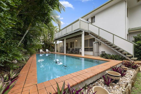 Fabulous Pet Friendly Family Home - 3 Carribean Court - Kawana Tourism 1