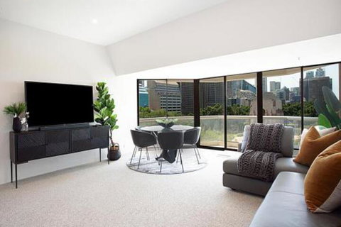 THE HYDEAWAY LUXE HYDE PARK CITY APARTMENT Hosted By LAbode Accommodation - Kawana Tourism 7