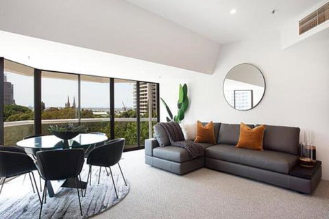 THE HYDEAWAY LUXE HYDE PARK CITY APARTMENT Hosted By LAbode Accommodation - Kawana Tourism 0