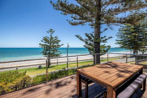 ULTIMA At The Bay Glenelg Absolute Beachfront - Kawana Tourism 4