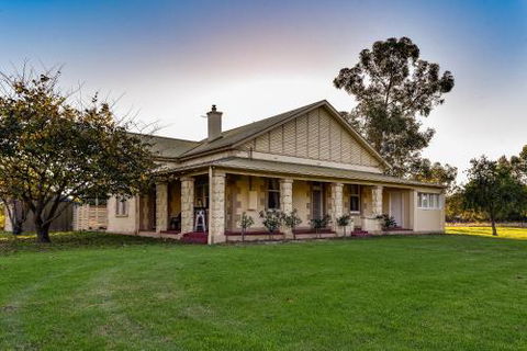 The Jazz B & B - Kawana Tourism 4