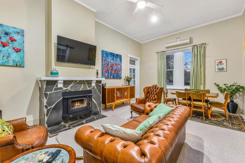 The Jazz B & B - Kawana Tourism 1