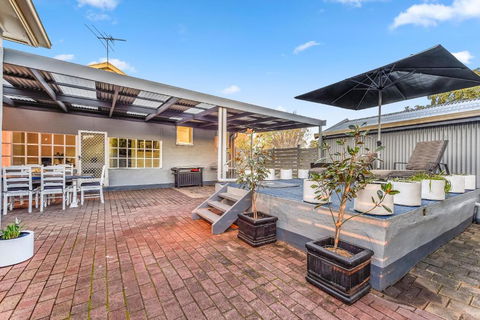The Jazz B & B - Kawana Tourism 6