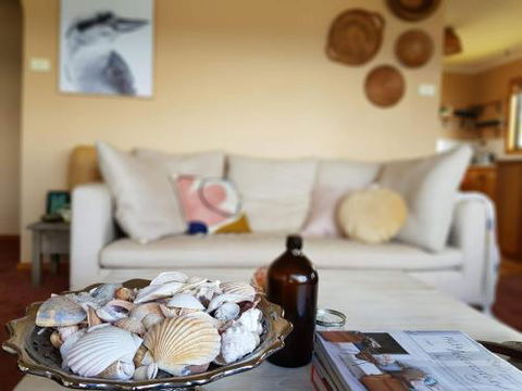 Coastal Garden Shack - Kawana Tourism 4