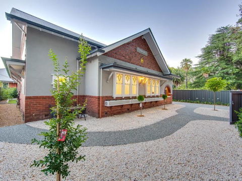 Fernhurst Albury - Kawana Tourism 0