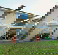 Waterfront Villa in Sanctuary Lakes - Kawana Tourism