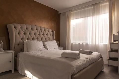 Bright & Spacious 2 Bedroom Apartment In Windsor - Kawana Tourism 1