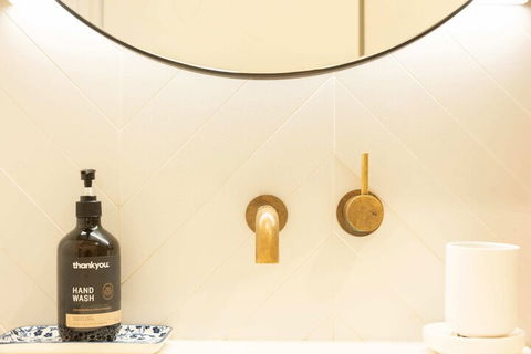 Trendy 1 Bedroom Apartment In The Heart Of Collingwood - Kawana Tourism 1