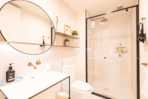 Trendy 1 Bedroom Apartment In The Heart Of Collingwood - Kawana Tourism 4