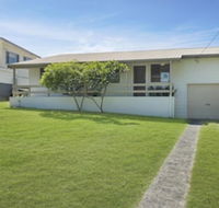 Baileys Beach house - Kawana Tourism