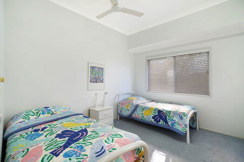 Jacana Sands 2 - 2/26 Jacana Street - Kawana Tourism 6