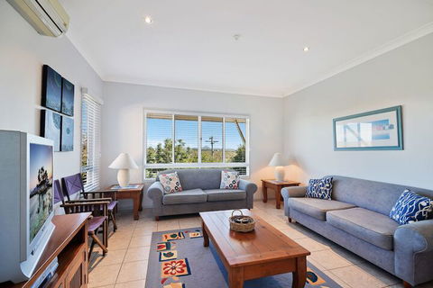 Jacana Sands 2 - 2/26 Jacana Street - Kawana Tourism 3
