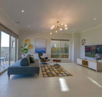 Luxury Waterfront Grand Villa in Melbourne - Kawana Tourism