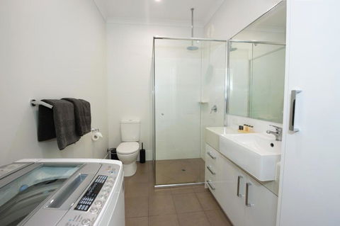 Latitude20 Searipple Rd - Kawana Tourism 4