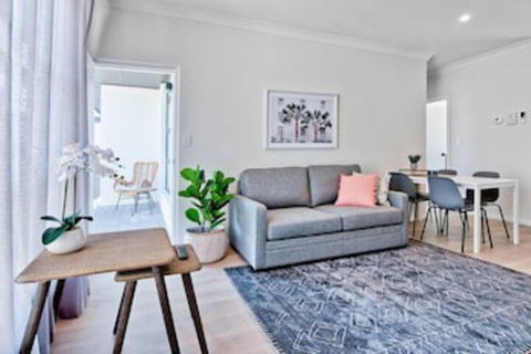 2 Bedroom Apt With Balcony & Air Con In Plympton - Kawana Tourism 0