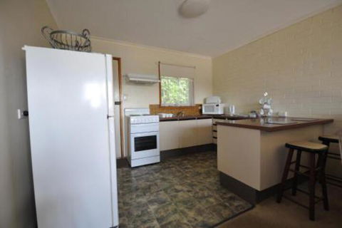 Ballymena Holiday Units - Kawana Tourism 2
