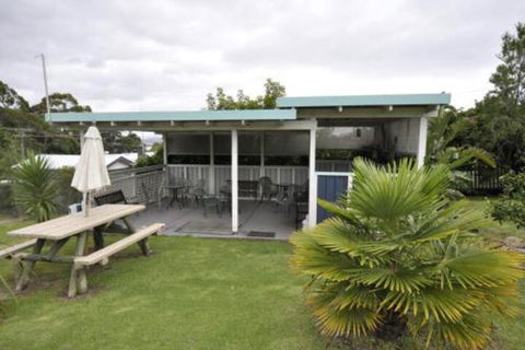 Ballymena Holiday Units - Kawana Tourism 6