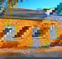 Emma Tiver Heritage Cottage - Kawana Tourism