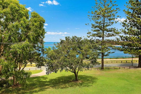 Golden Shores U7 21 Landsborough Parade - Kawana Tourism 6