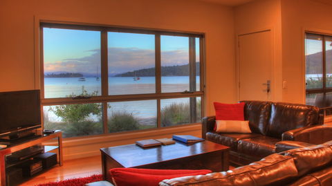 Tides Reach - Essentially Tas Dover - Kawana Tourism 4